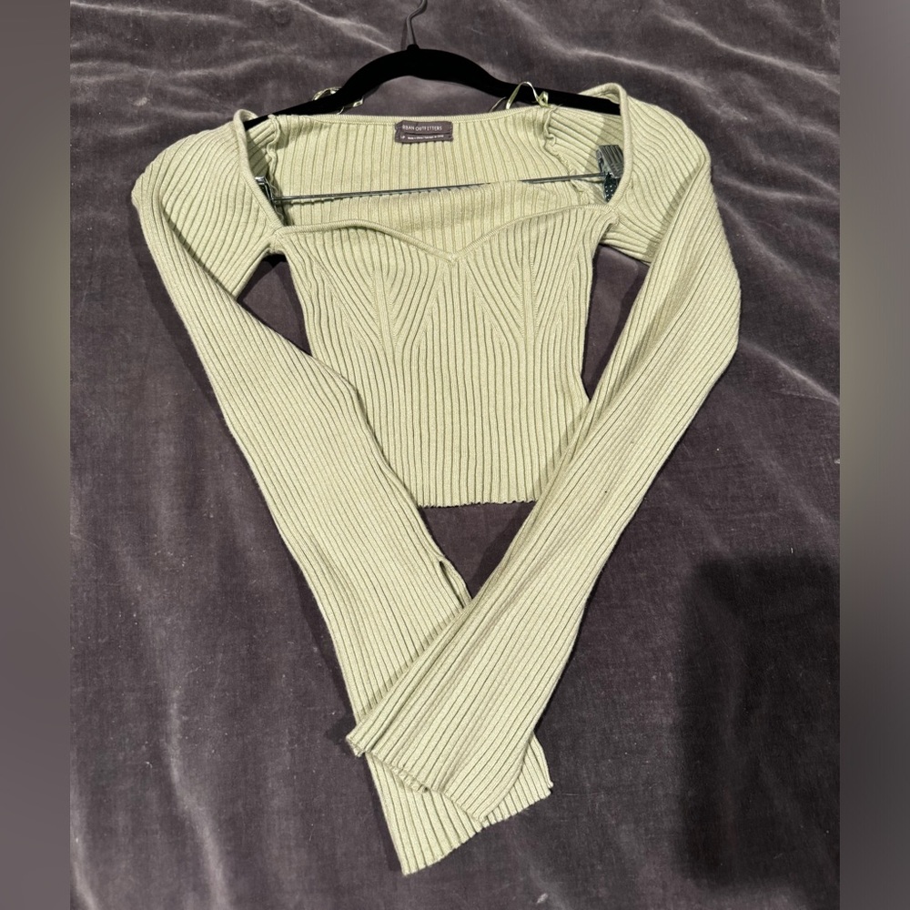 Urban outfitters green sweater top 
Size small